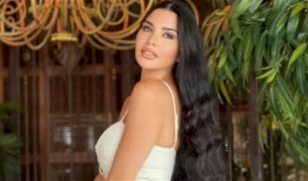 من-أمام-الأهرامات.-عارضة-أزياء-لبنانية-بإطلالة-جديدة-(صور)