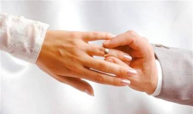 بالصور: نجم يعلن زواجه رسميًا بعد الطلاق.. من هي "العروس" الجديدة؟ بالصور:-نجم-يعلن-زواجه-رسميًا-بعد-الطلاق.-من-هي-"العروس"-الجديدة؟