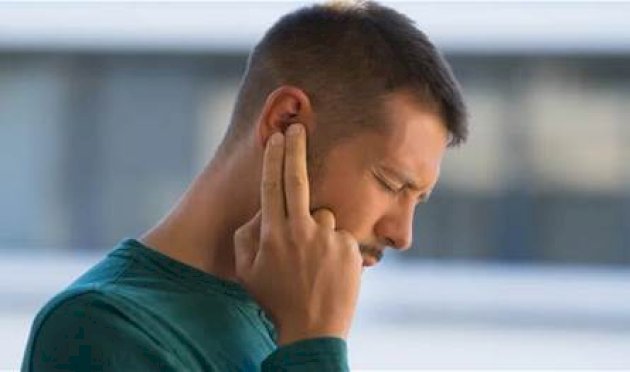 طنين الأذن المزمن… لماذا يبقي الجسم في حالة تأهب دائم؟ طنين-الأذن-المزمن…-لماذا-يبقي-الجسم-في-حالة-تأهب-دائم؟