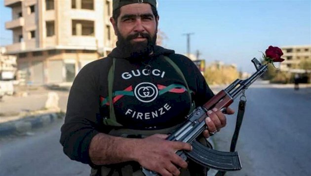 طيار البراميل المتفجرة في قبضة الامن السوري طيار-البراميل-المتفجرة-في-قبضة-الامن-السوري