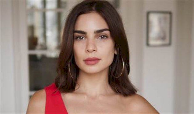 بساطة-وسعادة.-ريتا-حايك-في-صورة-عفوية-مع-قطتها