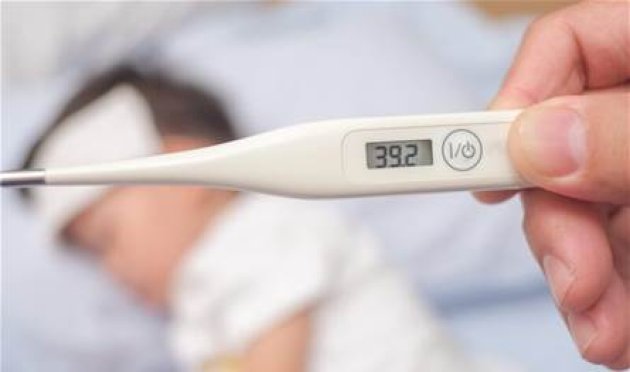 أخطاء شائعة في التعامل مع الحمى قد تهدد صحتك أكثر مما تتصور.. إليك كيفية تجنّبها! أخطاء-شائعة-في-التعامل-مع-الحمى-قد-تهدد-صحتك-أكثر-مما-تتصور.-إليك-كيفية-تجنّبها!