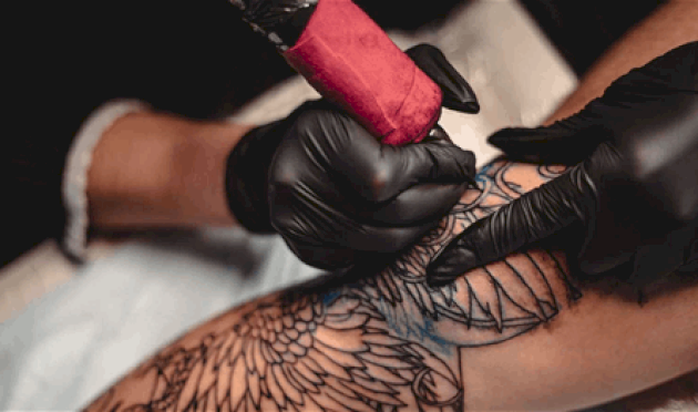 كيف-يتفاعل-حبر-الوشم-مع-الجسم؟
