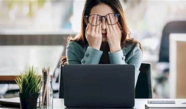 لموظفي المكاتب.. علامات لا يجب تجاهلها أثناء ساعات العمل لموظفي-المكاتب.-علامات-لا-يجب-تجاهلها-أثناء-ساعات-العمل