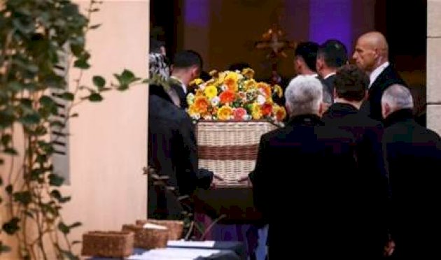 في كنيسة "نوتردام دي لاسومبسيون"… فرنسا تُودع أيقونة السينما بريجيت باردو في-كنيسة-"نوتردام-دي-لاسومبسيون"…-فرنسا-تُودع-أيقونة-السينما-بريجيت-باردو