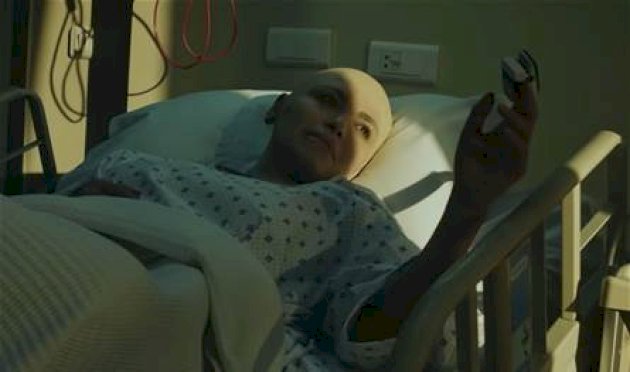 بدت مُتعبة وشاحبة.. فنانة ومخرجة لبنانية تُفاجئ الجمهور بالتخلي عن شعرها (فيديو) بدت-مُتعبة-وشاحبة.-فنانة-ومخرجة-لبنانية-تُفاجئ-الجمهور-بالتخلي-عن-شعرها-(فيديو)