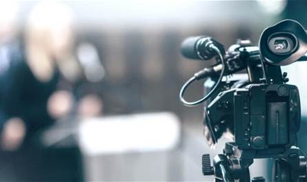 بعد-انتقادات-واسعة…-إعلامي-شهير-جدًا-يقدّم-اعتذارًا-على-الهواء-مباشرة