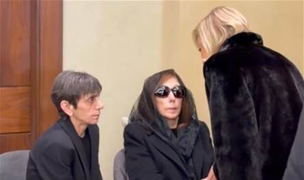 بالفيديو… اللبنانيّة الأولى قدّمت واجب العزاء للسيّدة فيروز: "لبنان كله حزين اليوم" بالفيديو…-اللبنانيّة-الأولى-قدّمت-واجب-العزاء-للسيّدة-فيروز:-"لبنان-كله-حزين-اليوم"