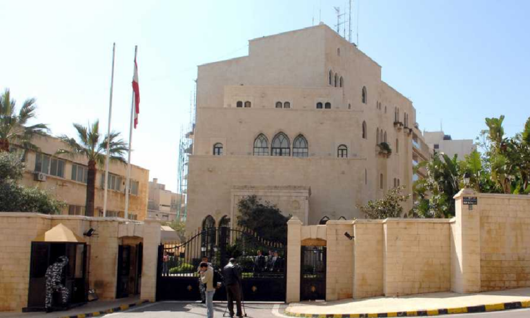 لقاءات لبري.. وتشديد على حماية الودائع وقانون الإعلام لقاءات-لبري.-وتشديد-على-حماية-الودائع-وقانون-الإعلام