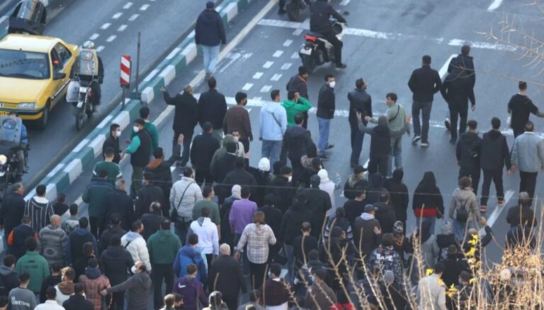 اعتقال-أكثر-من-10-آلاف-شخص-منذ-بدء-احتجاجات-إيران