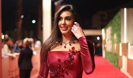 إطلالة-عفوية-لياسمين-صبري-داخل-السيارة-تشعل-تفاعل-المتابعين