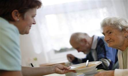 بعد سن الخمسين.. أطعمة تزيد من خطر الإصابة بالسرطان بعد-سن-الخمسين.-أطعمة-تزيد-من-خطر-الإصابة-بالسرطان