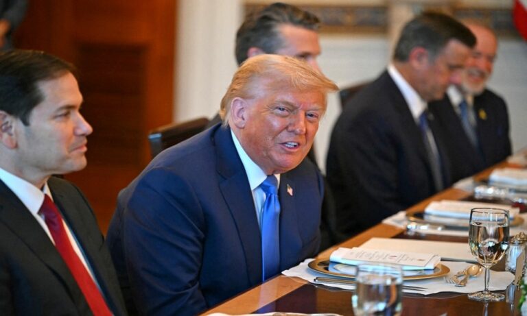 السعودية وقطر وعُمان أقنعت ترامب بـ”منح إيران فرصة” السعودية-وقطر-وعُمان-أقنعت-ترامب-بـ”منح-إيران-فرصة”