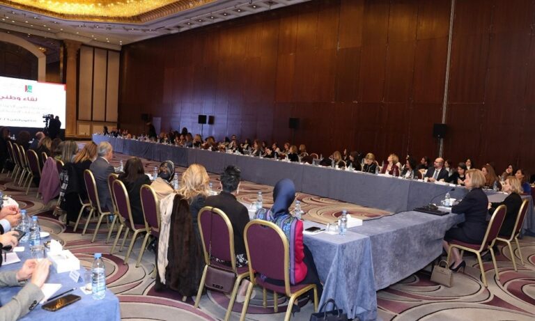 السيدة-الأولى:-مشاركة-المرأة-في-الحياة-السياسية-ضرورة-حيوية