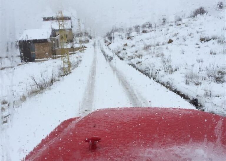 إنقاذ-عائلة-حاصرتها-الثلوج