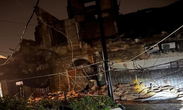 بالصور:-انهيار-مبنى-قديم-في-طرابلس