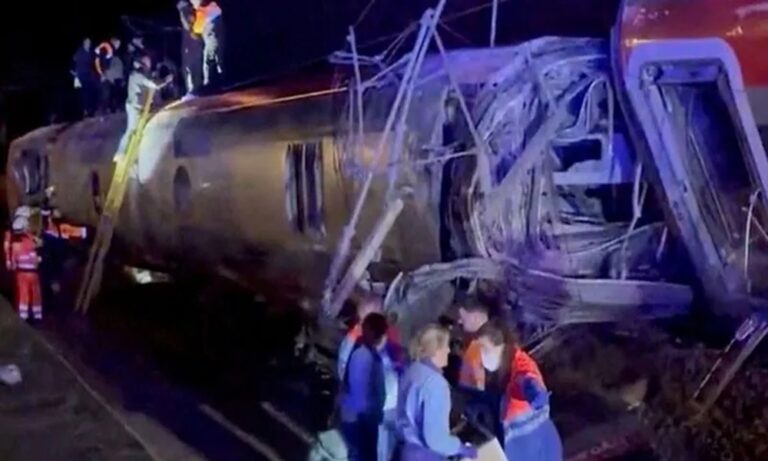وزير النقل الإسباني: حصيلة تصادم القطارين “غير نهائية” وزير-النقل-الإسباني:-حصيلة-تصادم-القطارين-“غير-نهائية”
