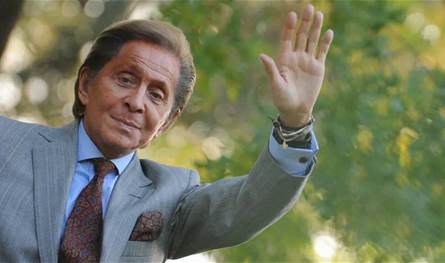 أشهر مصممي الأزياء يفارق الحياة.. فالنتينو يودّع عالم الموضة إلى الأبد أشهر-مصممي-الأزياء-يفارق-الحياة.-فالنتينو-يودّع-عالم-الموضة-إلى-الأبد