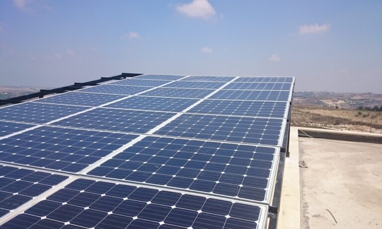 ألواح الطاقة الشمسية.. سرعة التركيب قبل الجودة ألواح-الطاقة-الشمسية.-سرعة-التركيب-قبل-الجودة