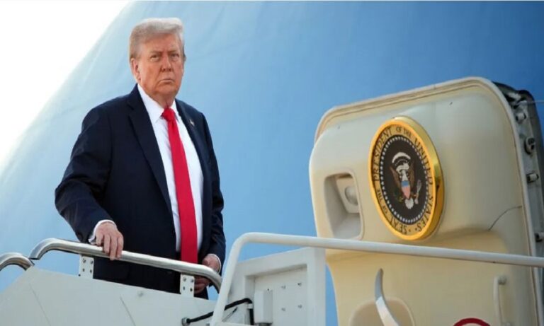 بسبب “مشكلة”.. طائرة ترامب تعود بعد إقلاعها! بسبب-“مشكلة”.-طائرة-ترامب-تعود-بعد-إقلاعها!