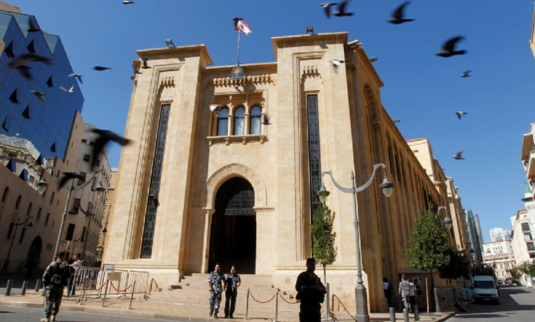 لجنة-التربية-عدّلت-قانونَي-الإجازة-ورواتب-موظفي-“اللبنانية”