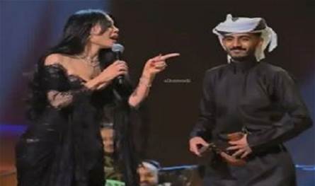 بعدما رقص مع هيفا وهبي… هذه حقيقة تبرؤ عائلة شاب سعوديّ منه (فيديو) بعدما-رقص-مع-هيفا-وهبي…-هذه-حقيقة-تبرؤ-عائلة-شاب-سعوديّ-منه-(فيديو)