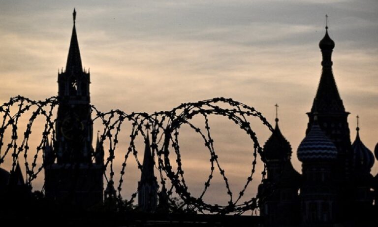 الكرملين: بوتين يستقبل أمين مجلس الأمن القومي الإيراني الكرملين:-بوتين-يستقبل-أمين-مجلس-الأمن-القومي-الإيراني