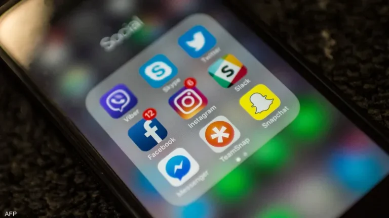 تطبيقات وسائل التواصل