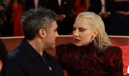 بالصورة.-خطيب-ليدي-غاغا-يلفت-الأنظار