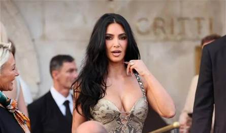 قضيا-عطلة-رومانسية-بامتياز.-كيم-كارداشيان-على-علاقة-بنجم-"فورمولا-1"-شهير-(صور)