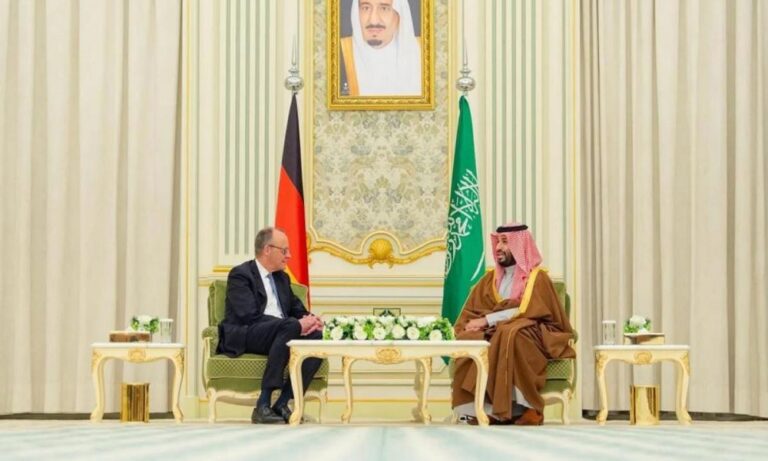 بن سلمان يستقبل مستشار ألمانيا في الرياض بن-سلمان-يستقبل-مستشار-ألمانيا-في-الرياض