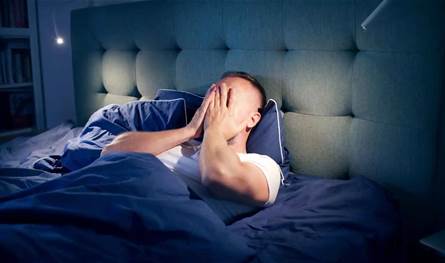 تنام طويلاً وتستيقظ متعبًا؟.. إليك سر "الأرق المتناقض" تنام-طويلاً-وتستيقظ-متعبًا؟.-إليك-سر-"الأرق-المتناقض"