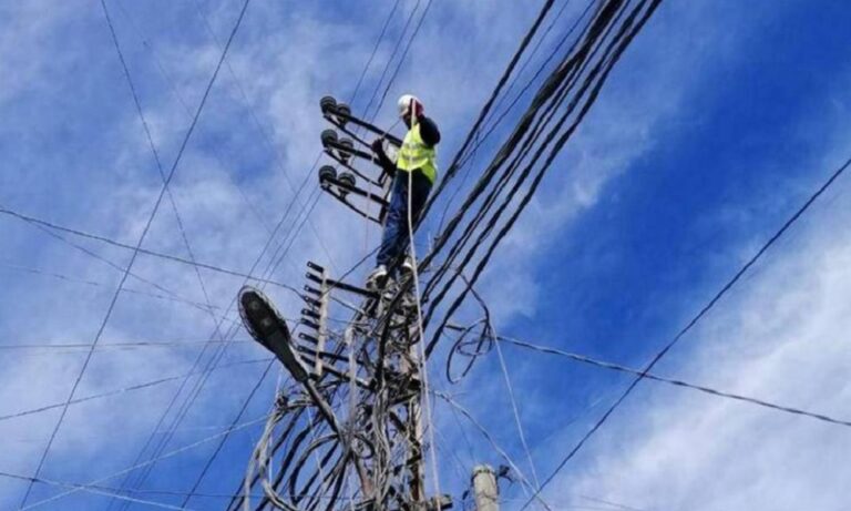 أمن الدولة يزيل التعدّي على شبكة كهرباء زحلة أمن-الدولة-يزيل-التعدّي-على-شبكة-كهرباء-زحلة