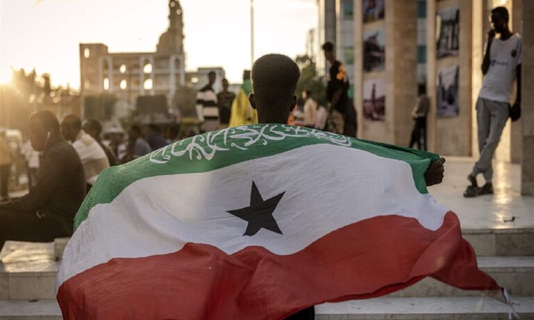 الصومال يُعلن إبرام اتفاق عسكري مع السعودية الصومال-يُعلن-إبرام-اتفاق-عسكري-مع-السعودية