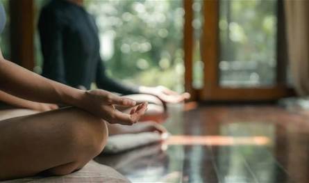 دراسة حديثة: التأمل يعيد برمجة الدماغ للوصول إلى "ذروة الكفاءة" دراسة-حديثة:-التأمل-يعيد-برمجة-الدماغ-للوصول-إلى-"ذروة-الكفاءة"