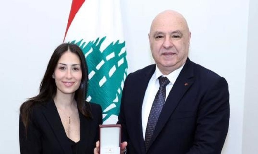 عون يمنح هبة طوجي “وسام الأرز الوطني” عون-يمنح-هبة-طوجي-“وسام-الأرز-الوطني”