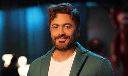 والدة-تامر-حسني-تطل-معه-في-مُفاجأة-للجمهور.-شاهدوا-الفيديو