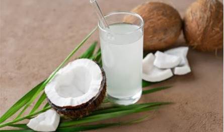 مفاجأة.-هذا-ما-يحدث-لجسمك-عند-تناول-ماء-جوز-الهند-يوميًا!