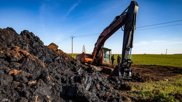 قسد-تنقل-معدات-من-حقول-نفط-سوريا-إلى-شمال-العراق