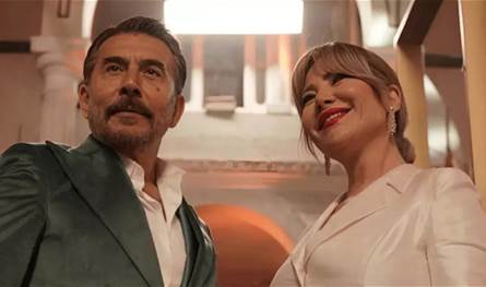 على-أنغام-"أخاصمك-آه"…-عابد-فهد-يرقص-أمام-سلافة-معمار-ويتصدر-الترند-(فيديو)