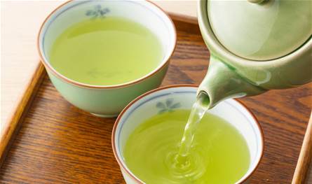 الشاي الأخضر أم ماء الليمون؟.. أيهما الأقوى لطرد السموم الشاي-الأخضر-أم-ماء-الليمون؟.-أيهما-الأقوى-لطرد-السموم