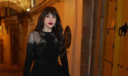 عبير-نعمة-تشارك-أجواء-تونس-ليلاً-بإطلالة-سوداء-راقية